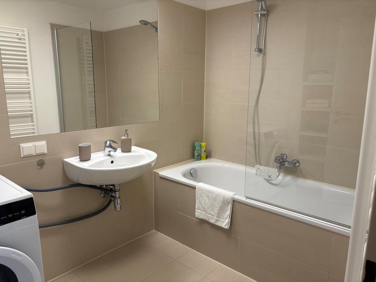 Apartment Between Old Danube And Danube Center - New, Quiet And Modern Wien